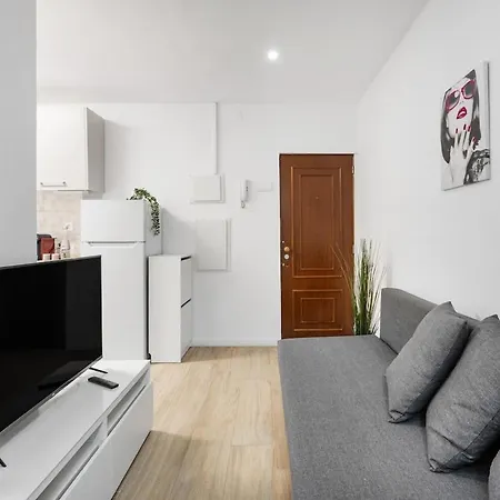 Smart In Gaia, Cozy & Work-ready Apartment *